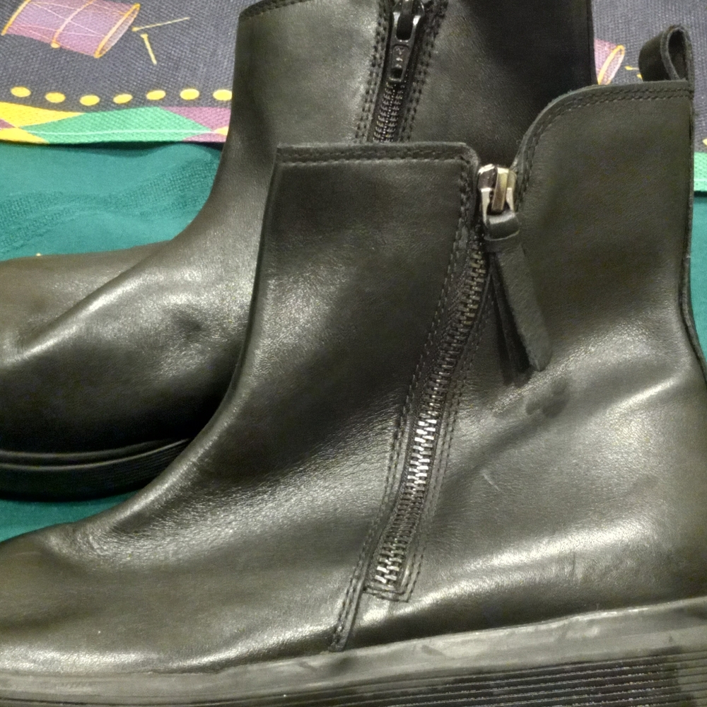 Womens Naturalizer Black Leather Ankle Boots with Side Zippers